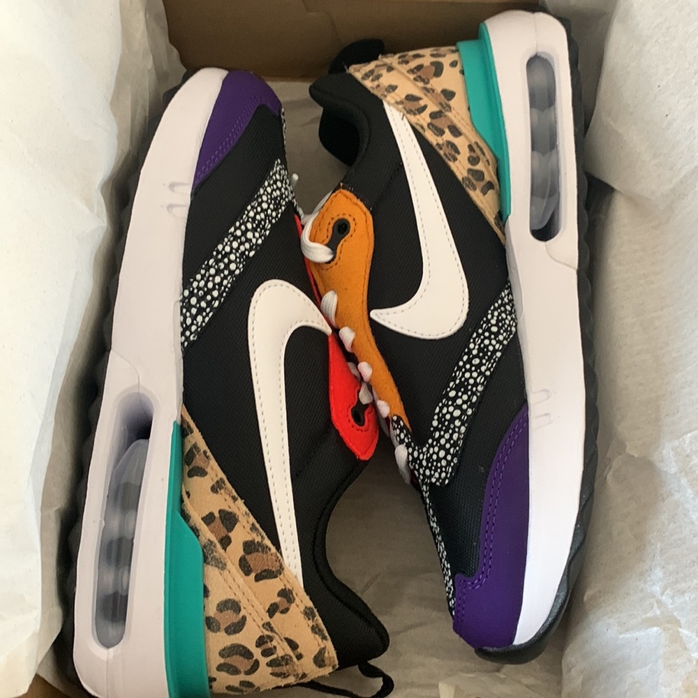 Women’s Nike Air Max Dawn SE NIB. Breathtaking Print and Color Combination/ 6W